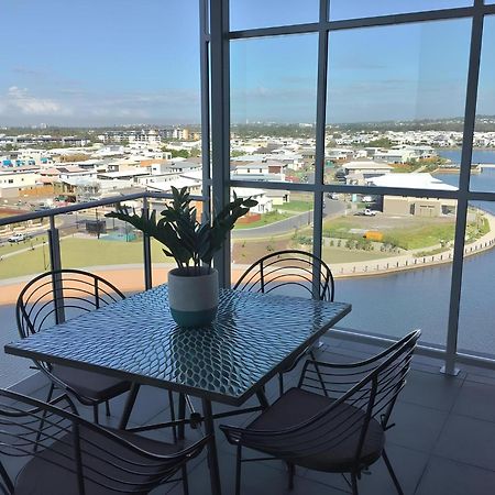 Salt At Oceanside Hotel Kawana Waters Bagian luar foto